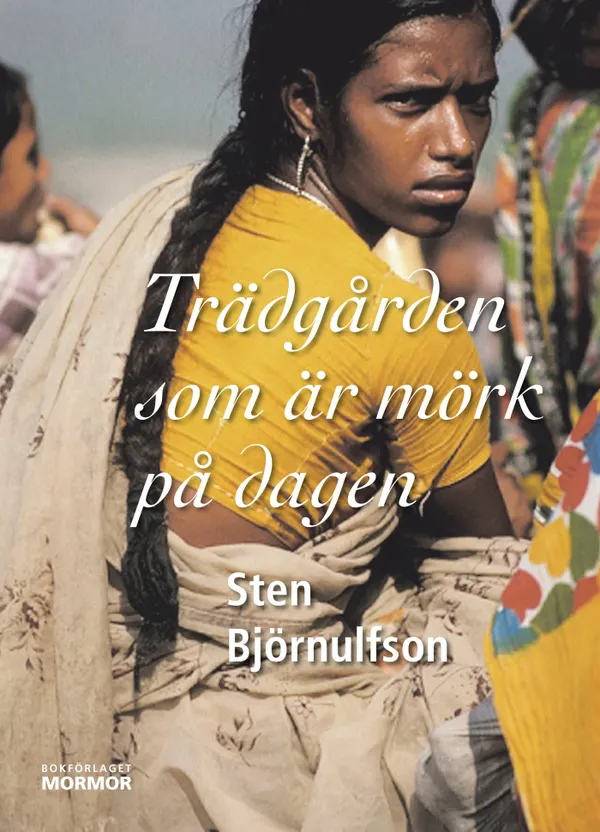 Trädgården som är mörk på dagen