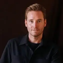 Forfatter Stian Hjelvin Andersen, foto av Siri Tvetene Istre