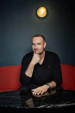 Författare Max Seeck, foto av Mikko Rasila