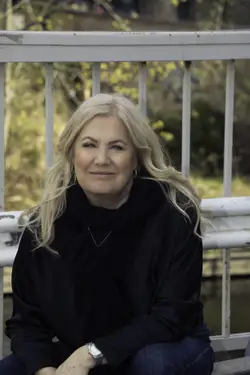 Författare Helen Stommel Olsson, foto av Cecilia Hedström