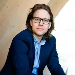 Kirjoittaja Esa Juntunen, kuva: Veikko Somerpuro